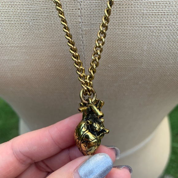 Anatomically Correct Heart Necklace - Picture 8 of 15